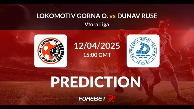 Cầu thủ của đội Lok Gorna và Dunav Ruse tranh chấp quả bóng trên sân cỏ Cầu thủ của đội Lok Gorna và Dunav Ruse tranh chấp quả bóng trên sân cỏ